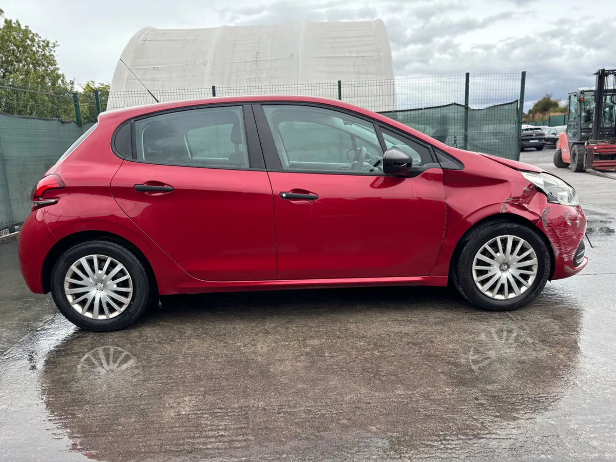 152 Peugeot 208 1.2 Petrol - Image 3