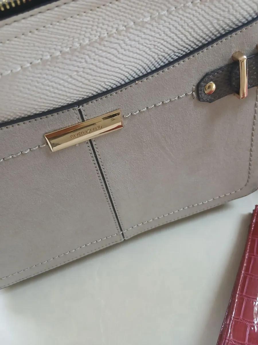 Ladies handbags - Image 1