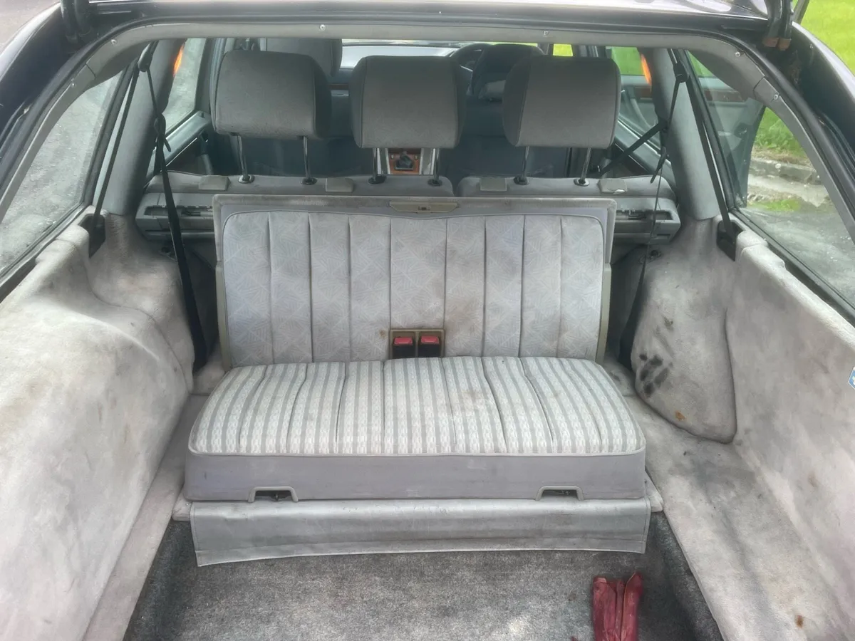Mercedes e200 petrol - Image 4