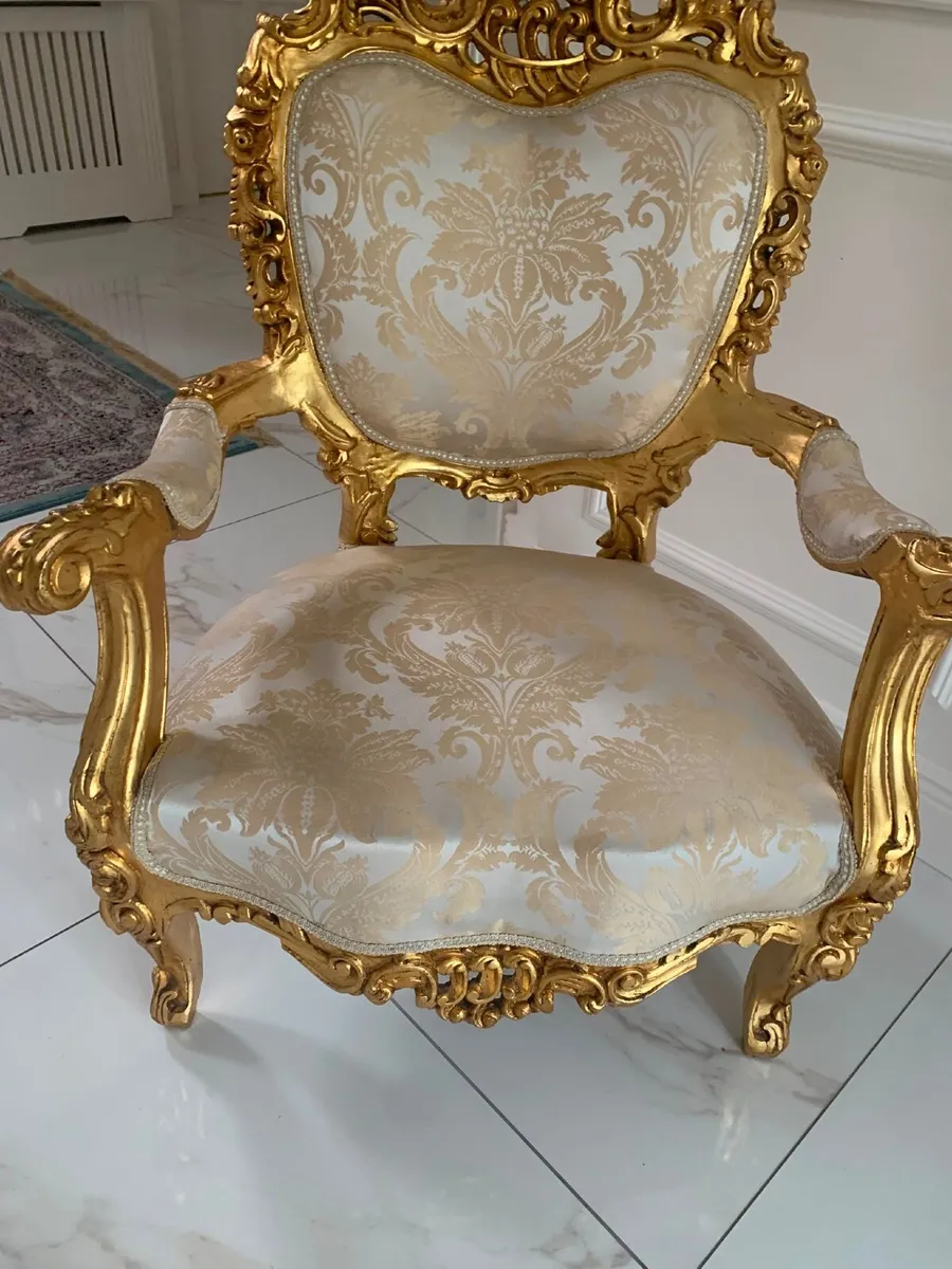 Queenann style chair