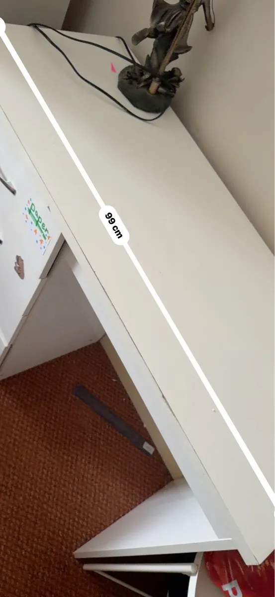 White desk - Image 1
