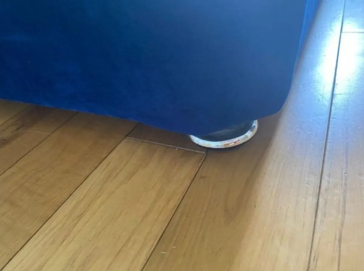 Navy Blue Velvet Divan Bed & Mattress – €300 ONO - Image 2