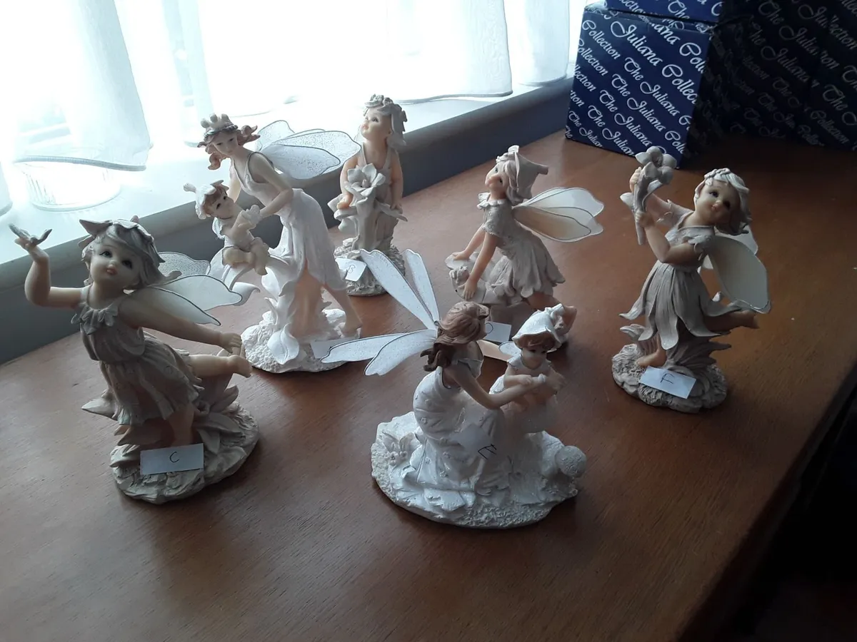Lovely figurine in boxes - Image 4
