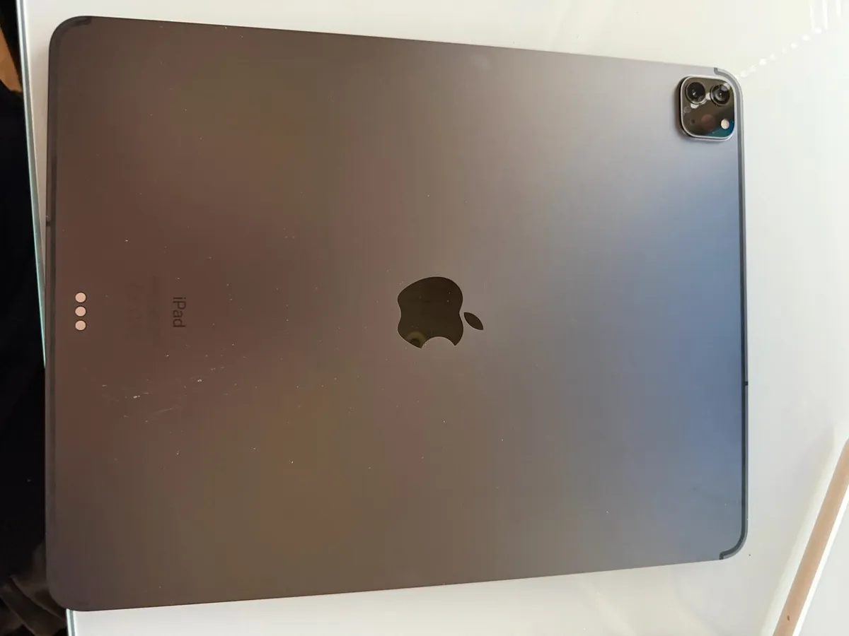 iPad Pro 12.9 inch 4th generation 256gb - Image 1