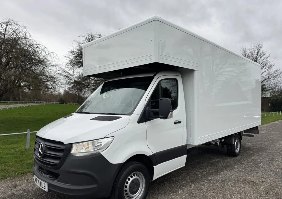2022 Mercedes-Benz Sprinter Luton Box Van - Image 3