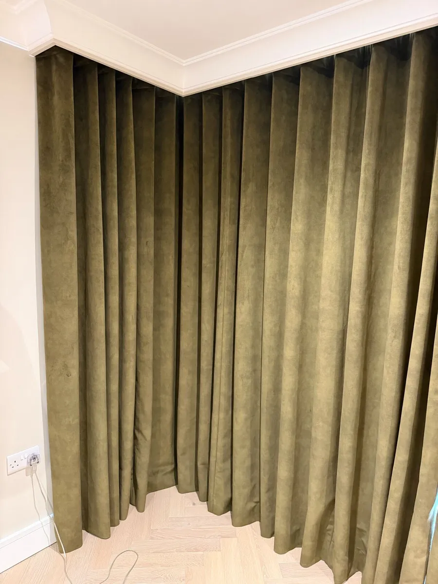 Curtains - Image 3