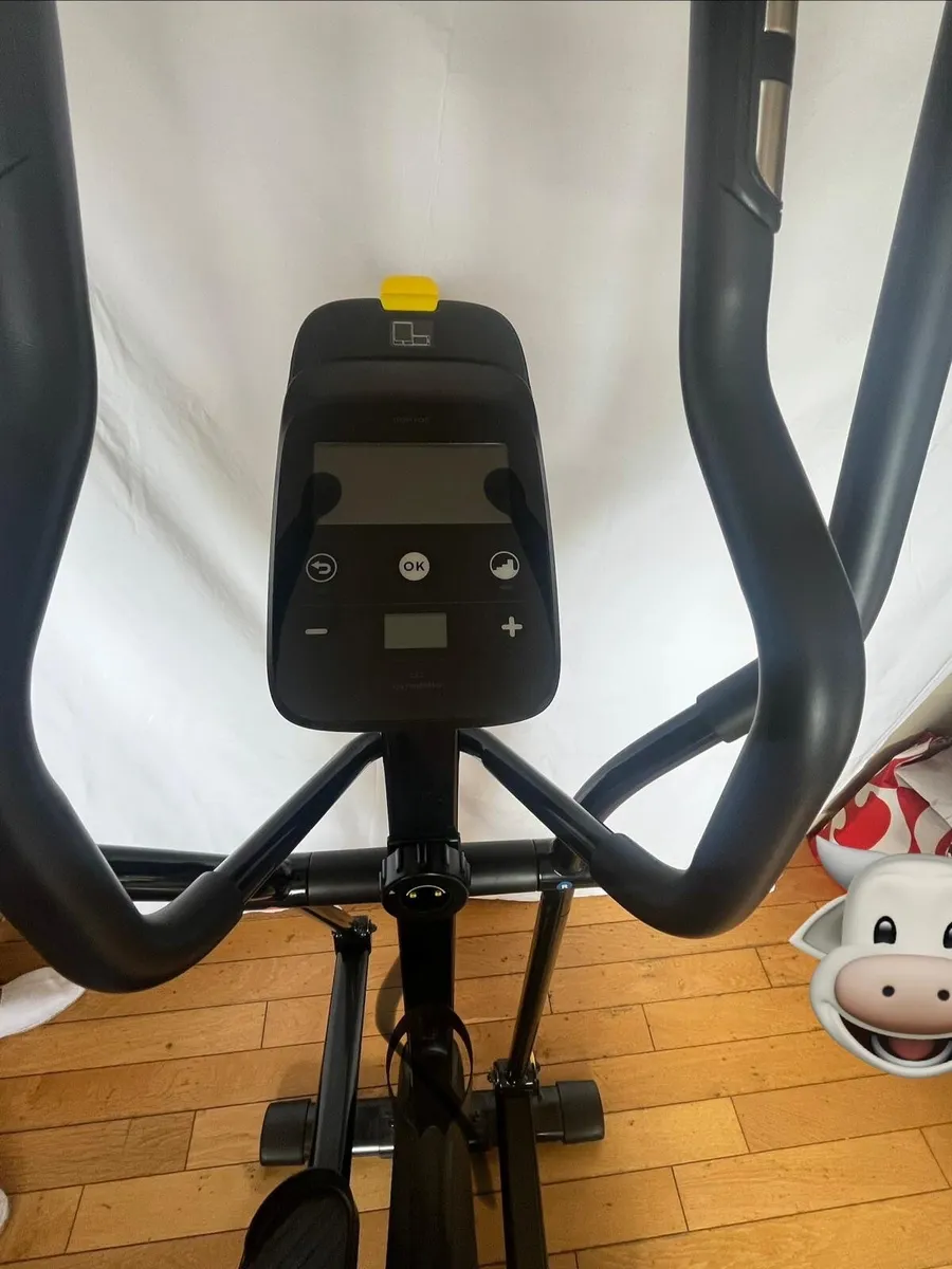 Elliptical trainer machine - Image 3