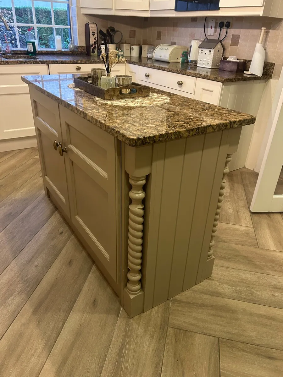 Kitchen Island - Image 1