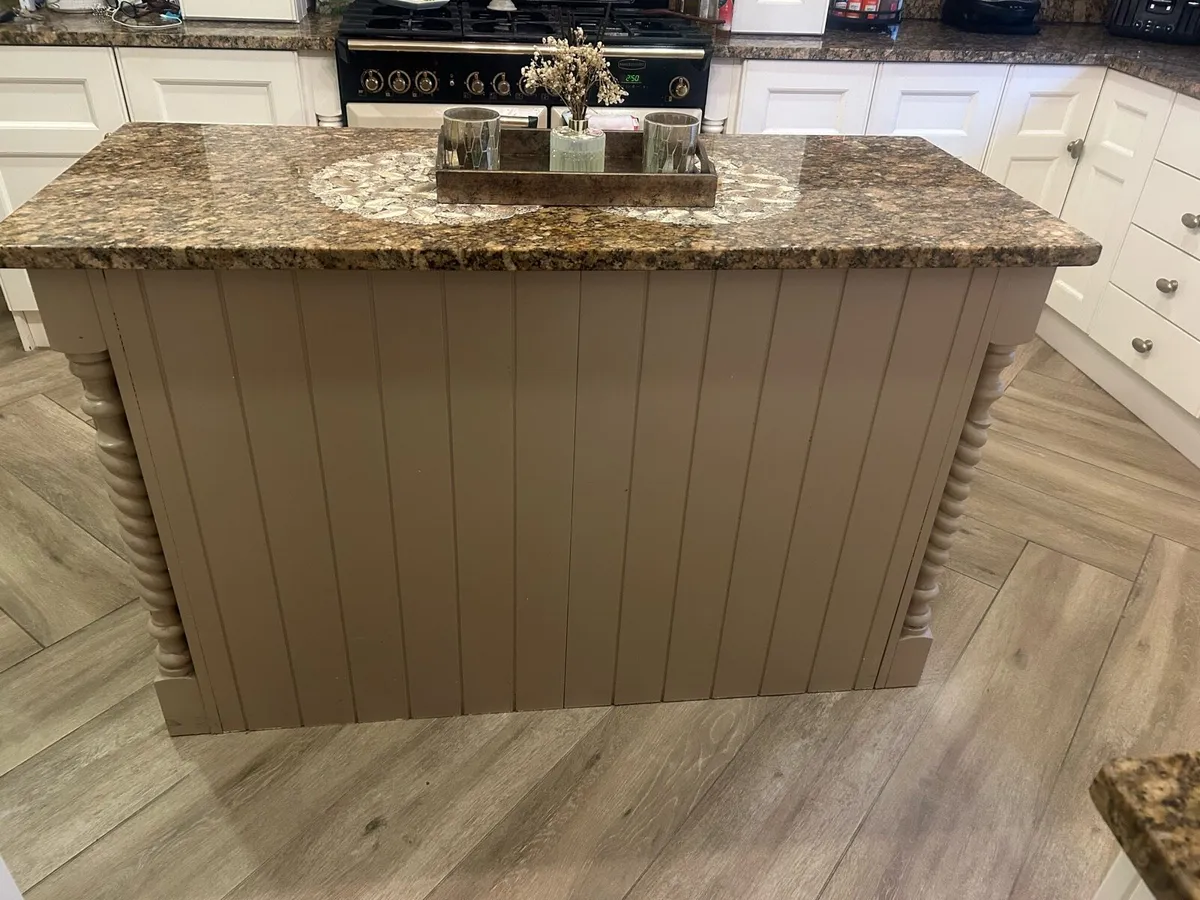 Kitchen Island - Image 4