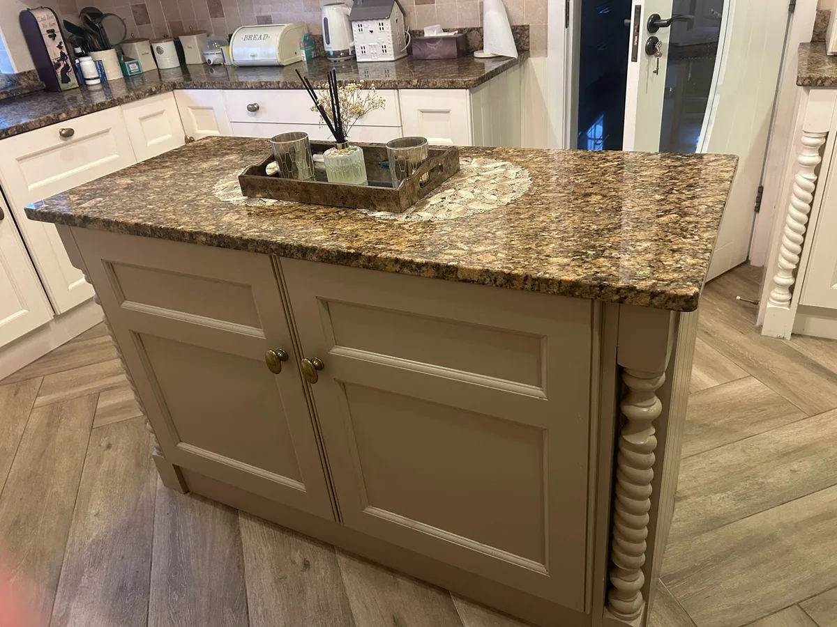 Kitchen Island - Image 2