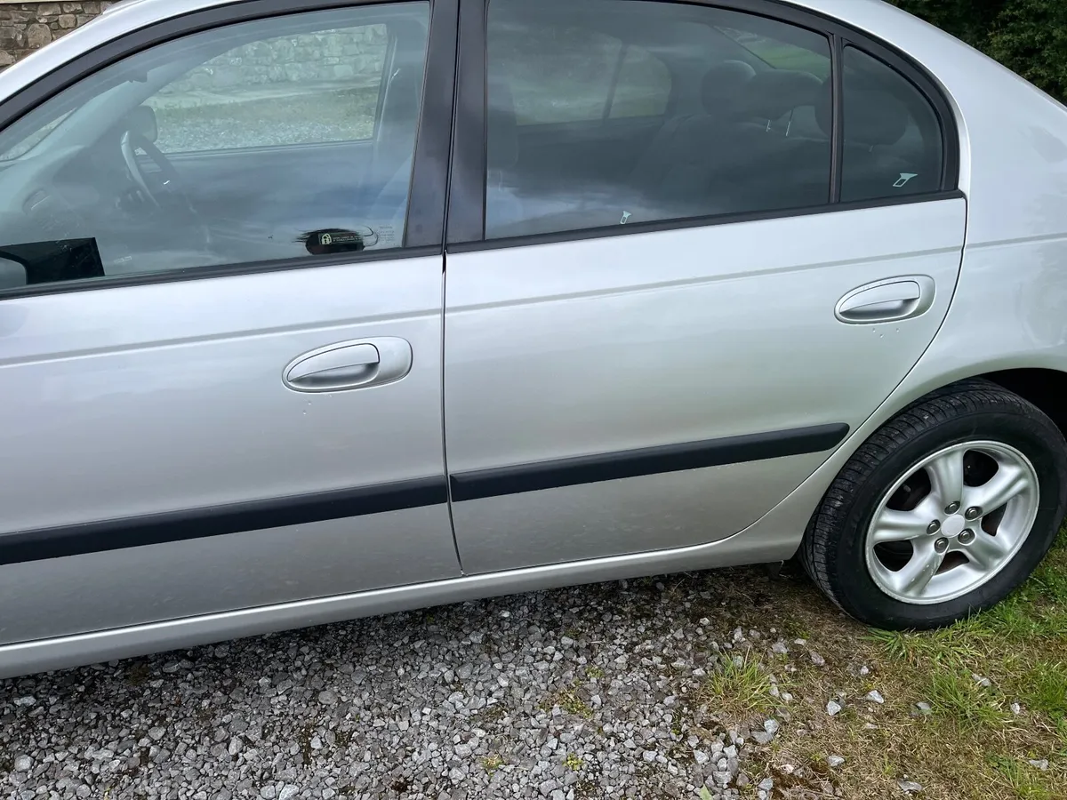 Toyota Avensis 2001 - Image 2