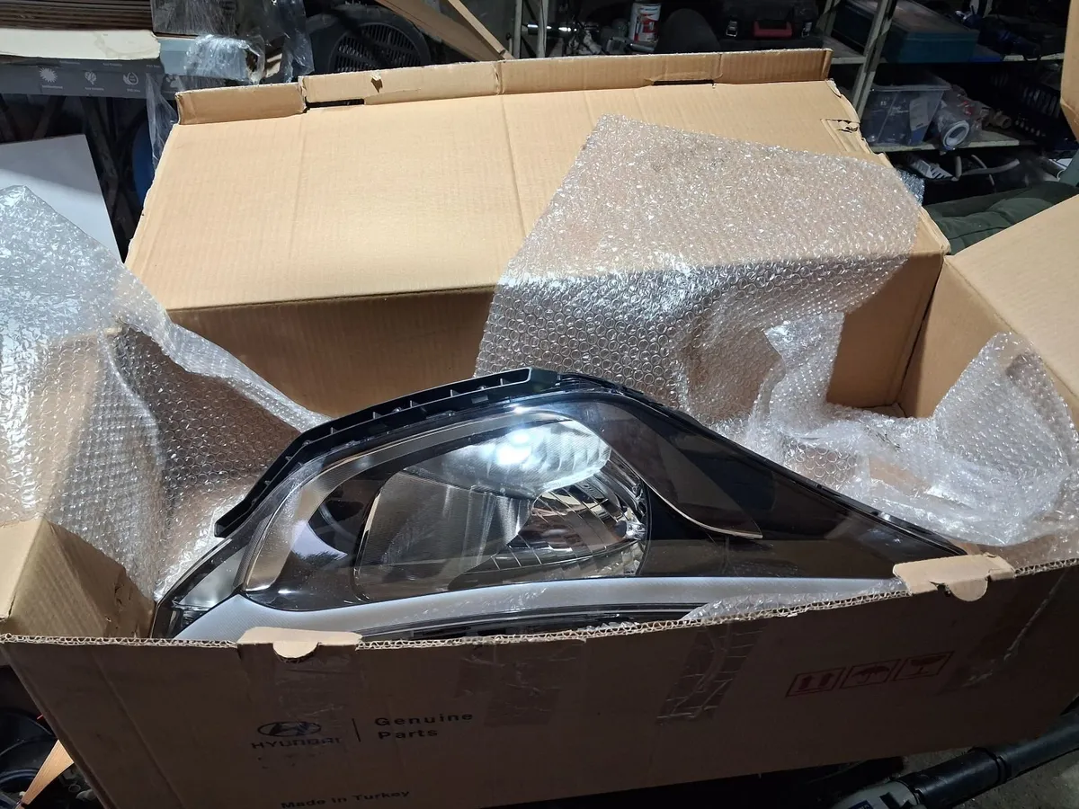 Hyundai I30 Right Head Light - Image 1