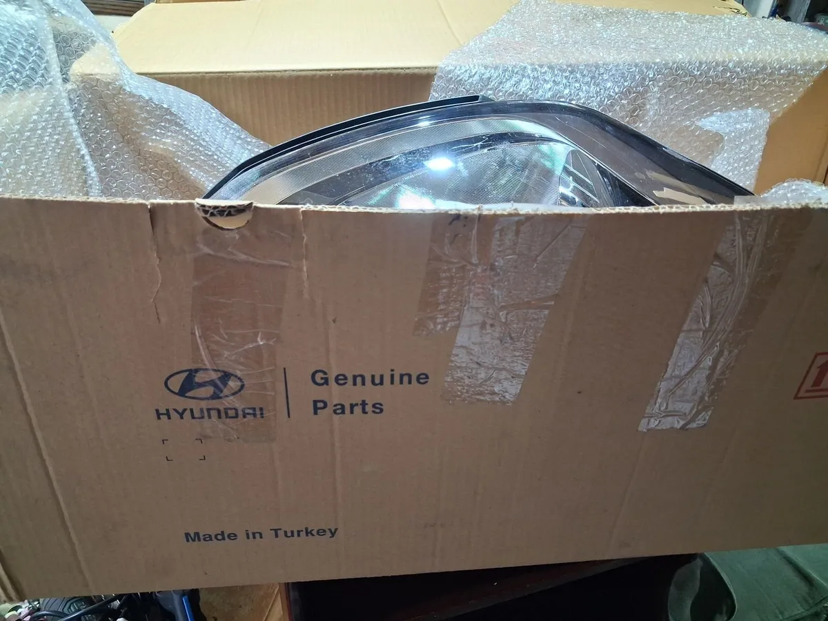 Hyundai I30 Right Head Light - Image 3