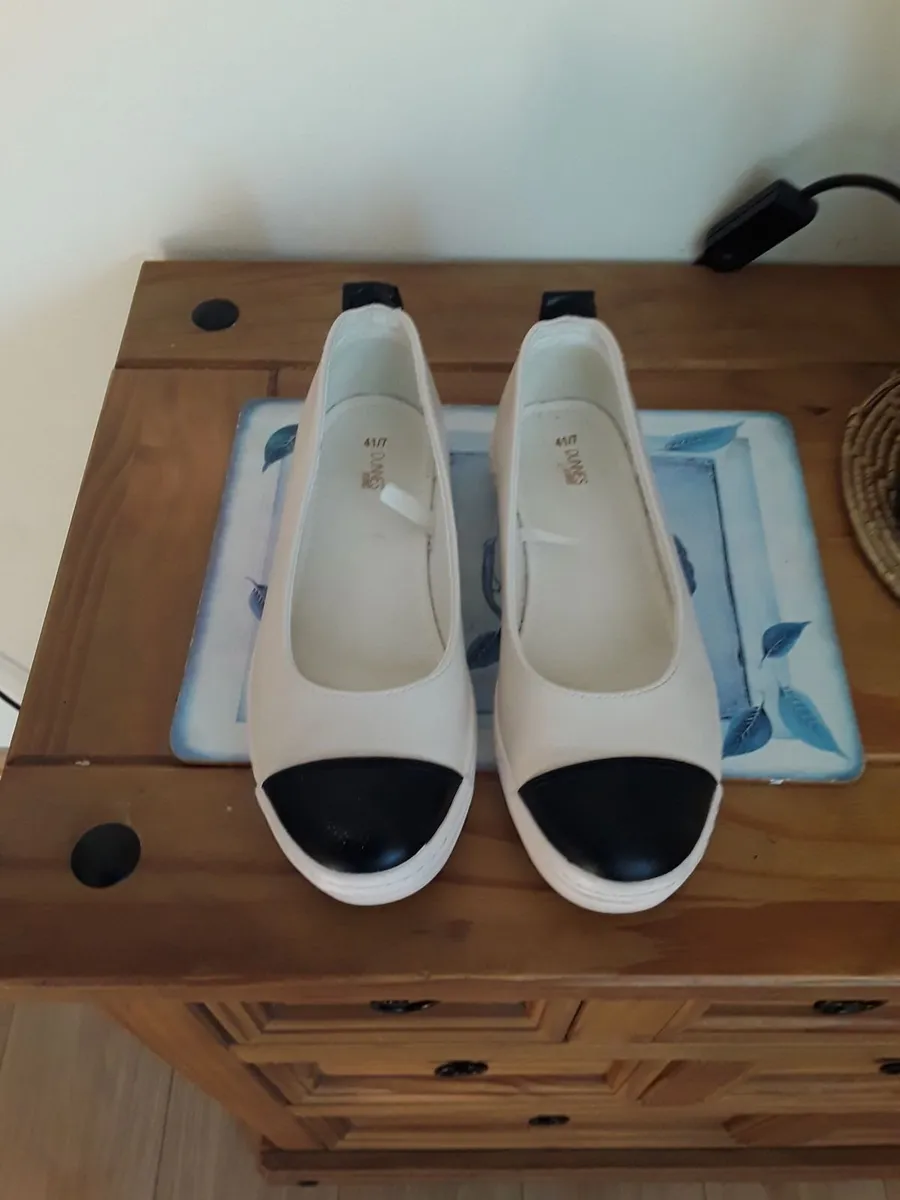 As new white shoes with a little Navy size 7 - Image 1