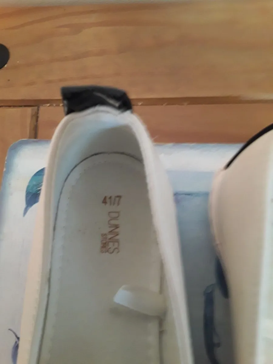 As new white shoes with a little Navy size 7 - Image 2