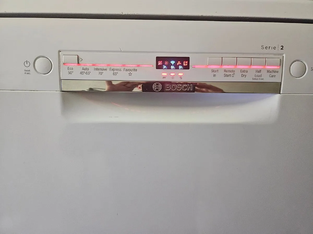 Bosch freestanding dishwasher - Image 1