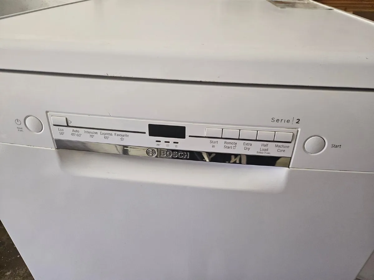 Bosch freestanding dishwasher - Image 3