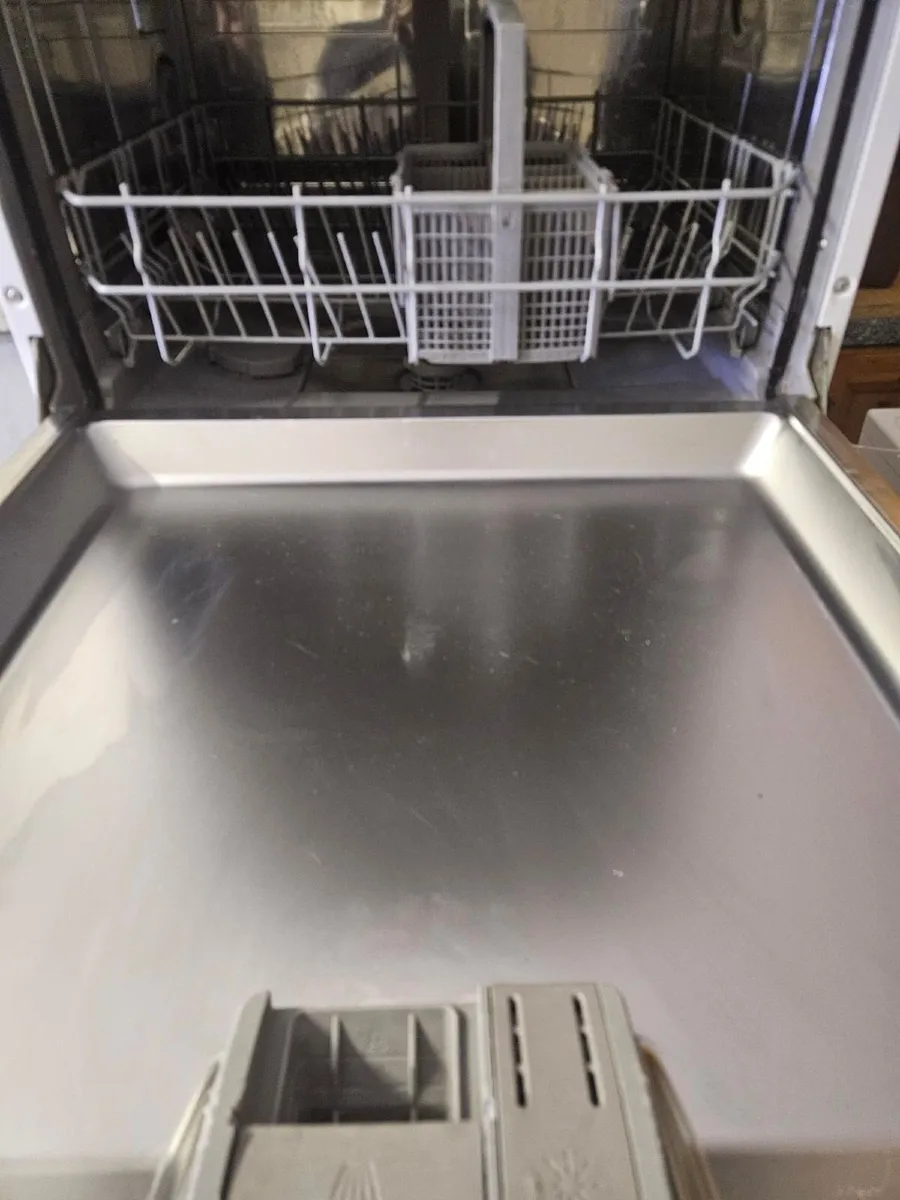 Bosch freestanding dishwasher - Image 4