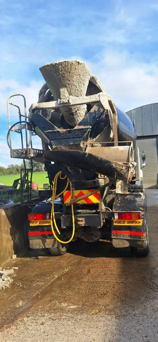 Concrete mixer - Image 1