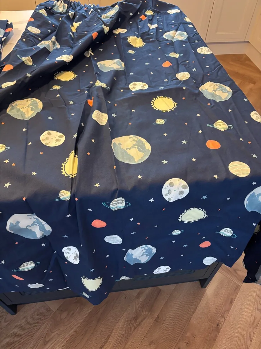 Laura Ashley Galaxy lined curtains & quilt - Image 2