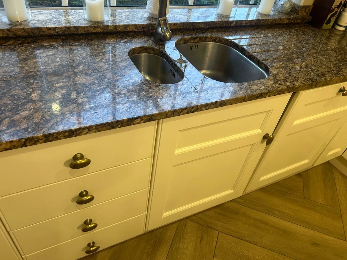 Granite worktop - Image 2