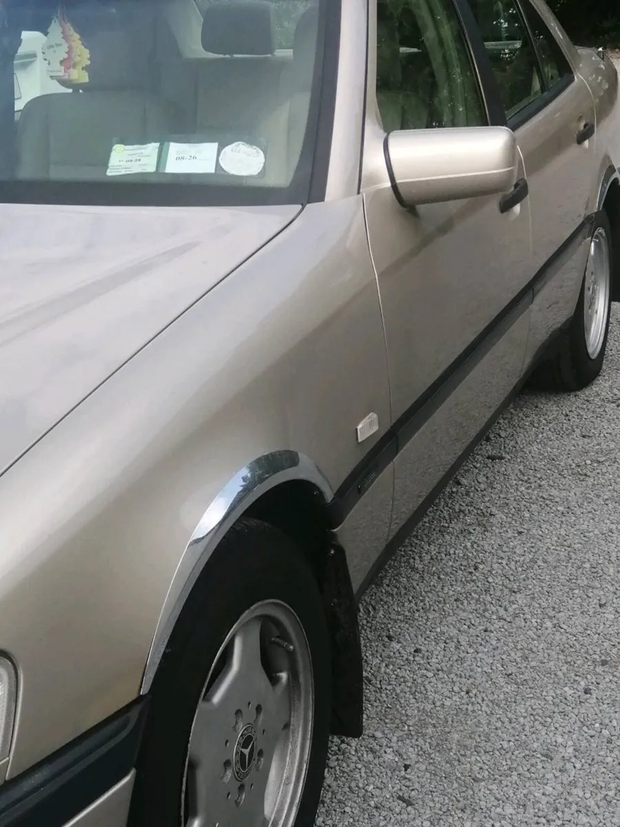 Mercedes 200 petrol 1996 - Image 4