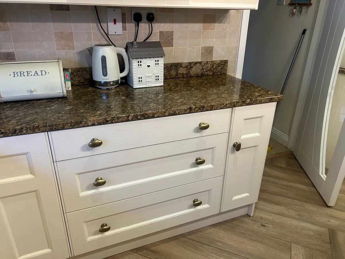 Granite worktop - Image 3