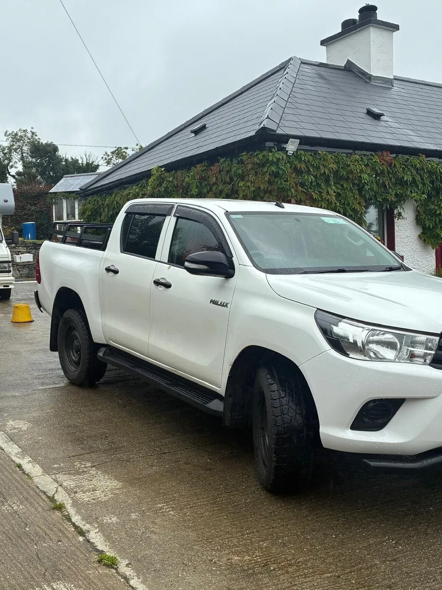 Toyota Hilux 2017 - Image 3