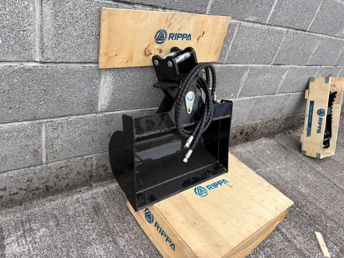 60cm Hydraulic Tilting Grading Bucket - Image 1