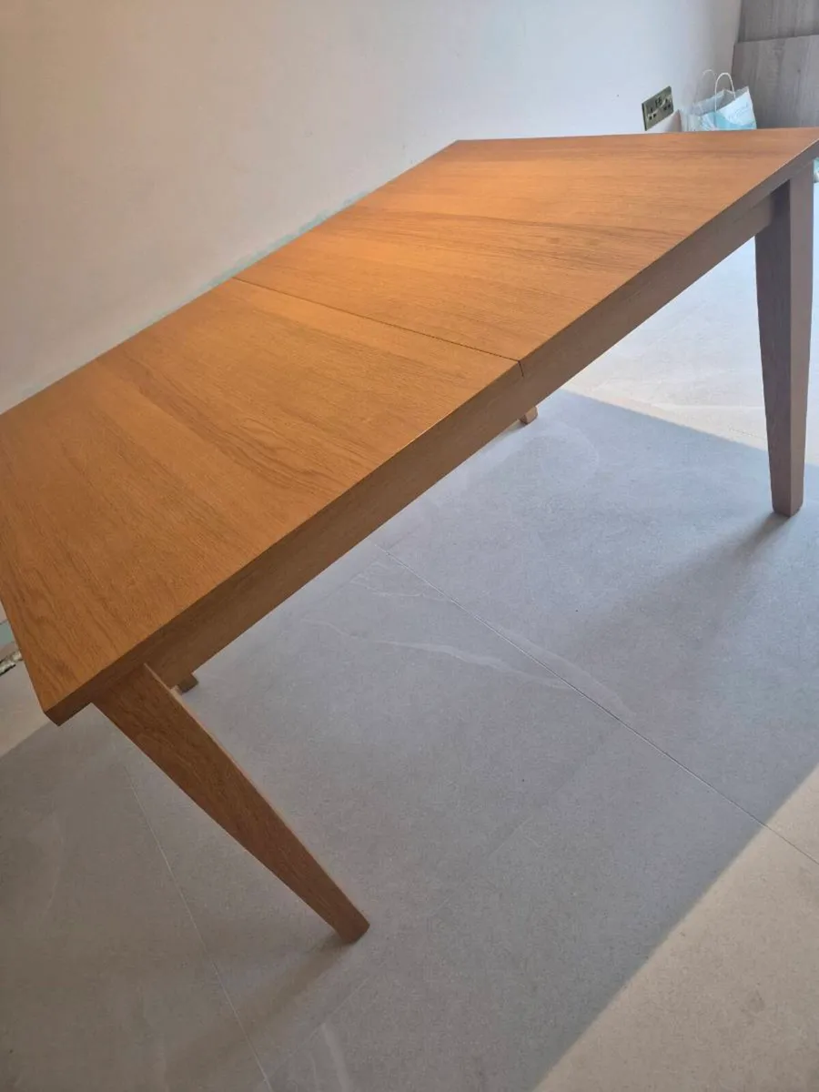 Extendable Oak Dining table - Image 2