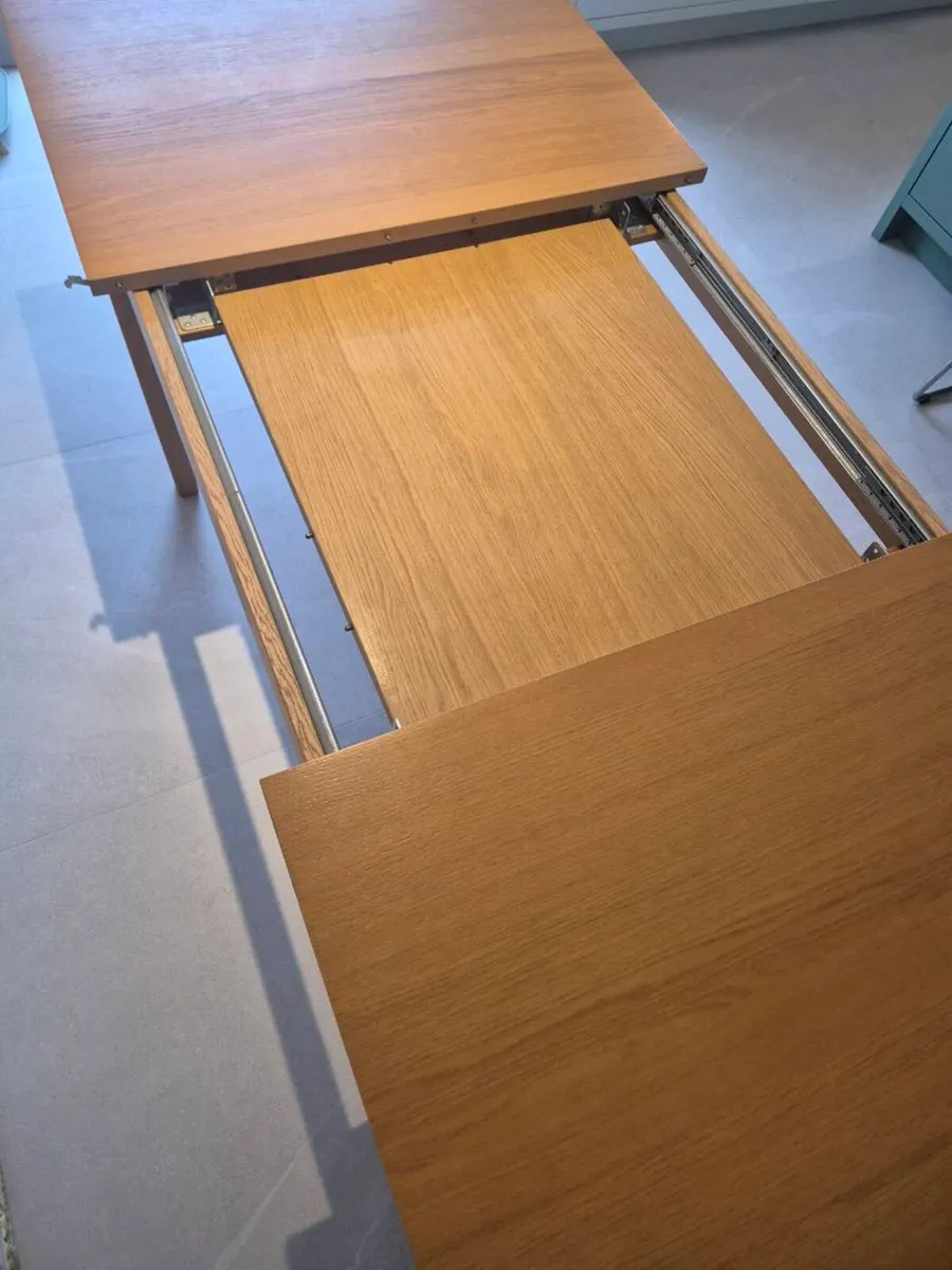 Extendable Oak Dining table - Image 3