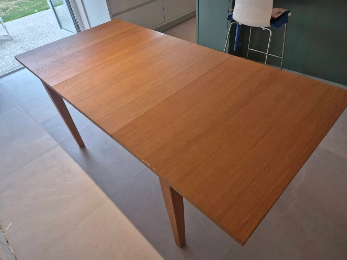 Extendable Oak Dining table - Image 4