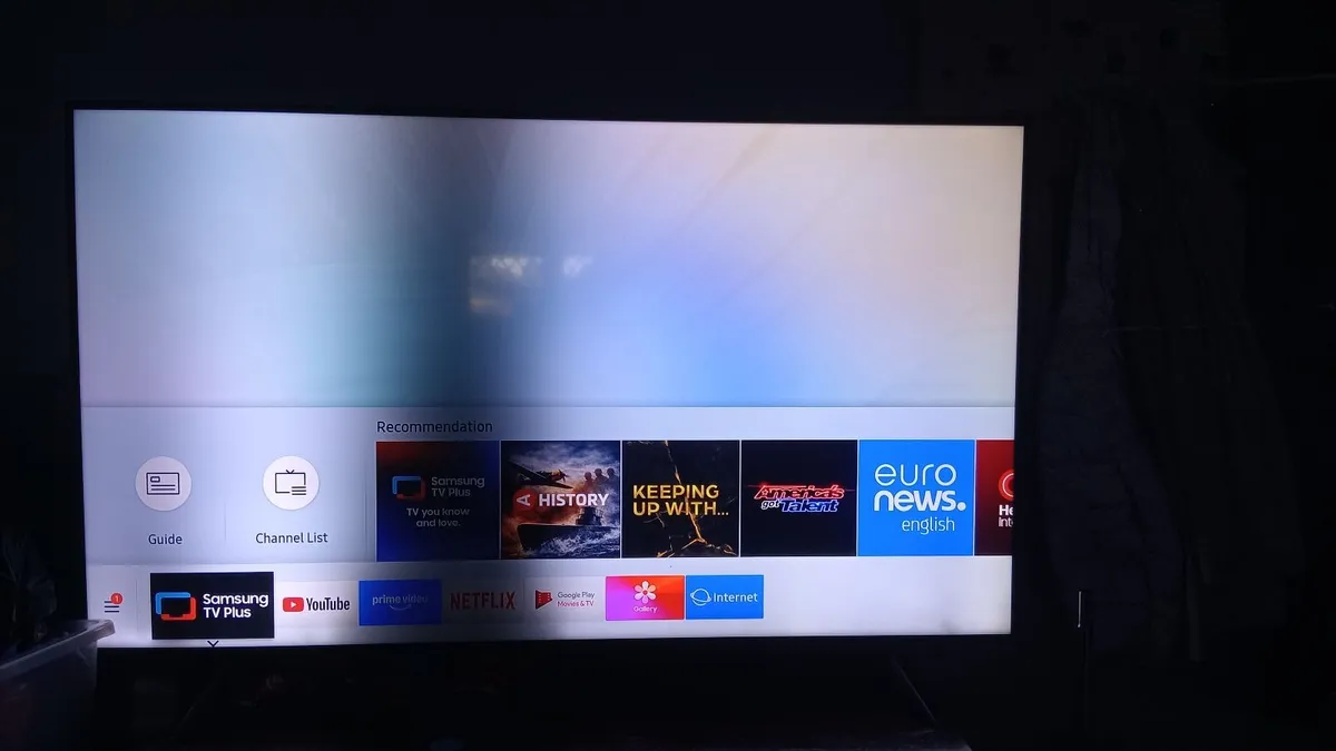 60in Samsung smart tv - Image 4