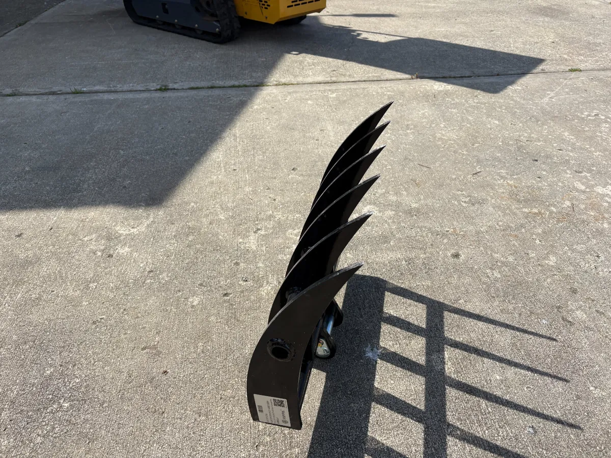 Excavator Rake for 1 - 2 Ton Digger - Image 2