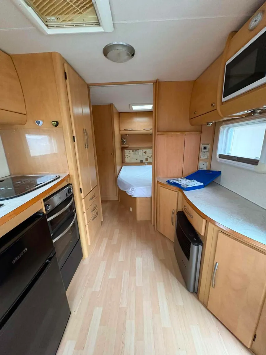 bailey senator series 5 fixed bed - Image 4