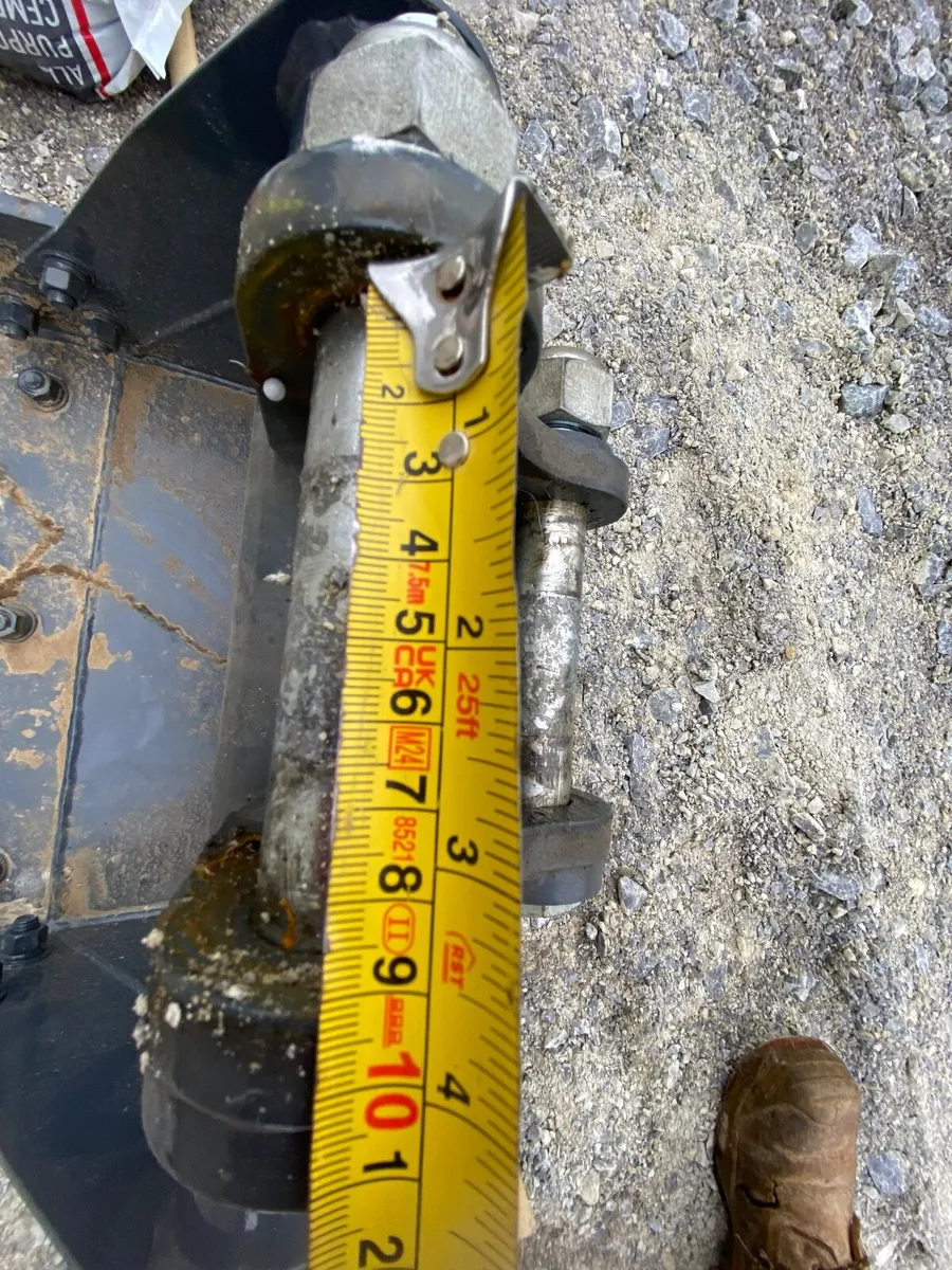 25mm rake bucket and ripper tooth - Image 2