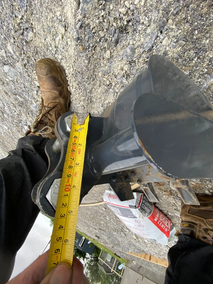25mm rake bucket and ripper tooth - Image 3