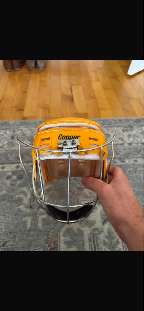 Yellow oldstyle helmet - Image 1