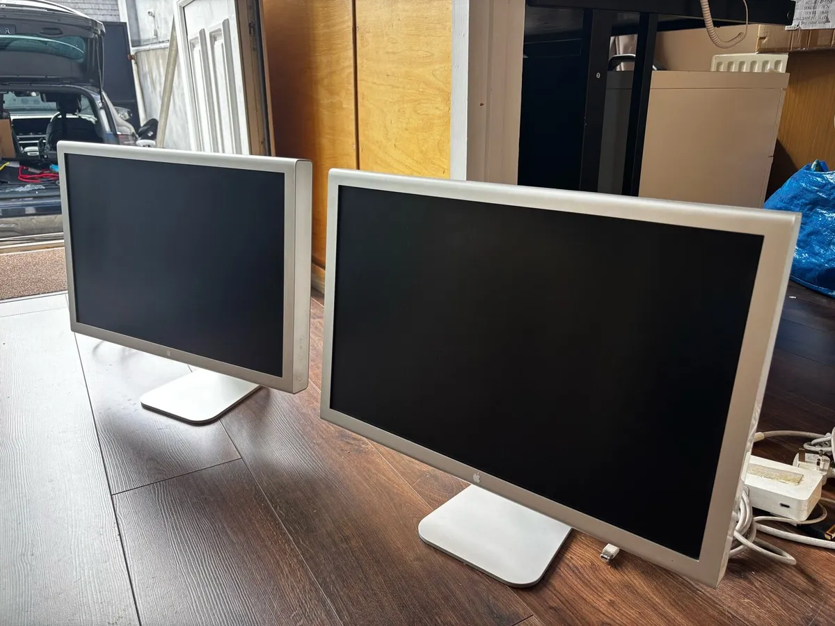 Apple Cinema Display 23 inch (DVI) Bundle of 2 - Image 1