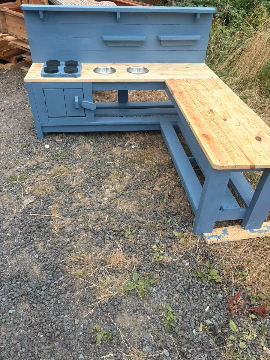Rustic mud kitchen - Image 4