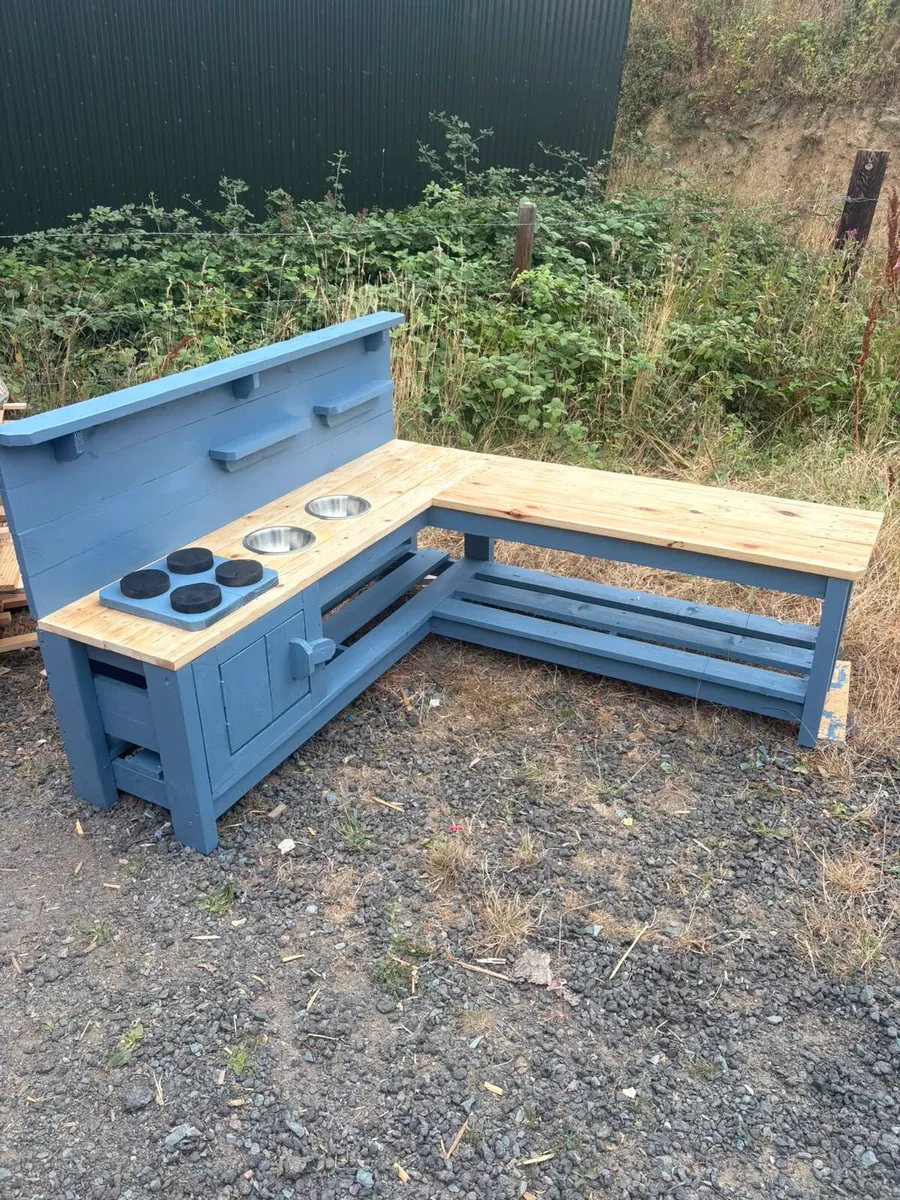 Rustic mud kitchen - Image 2