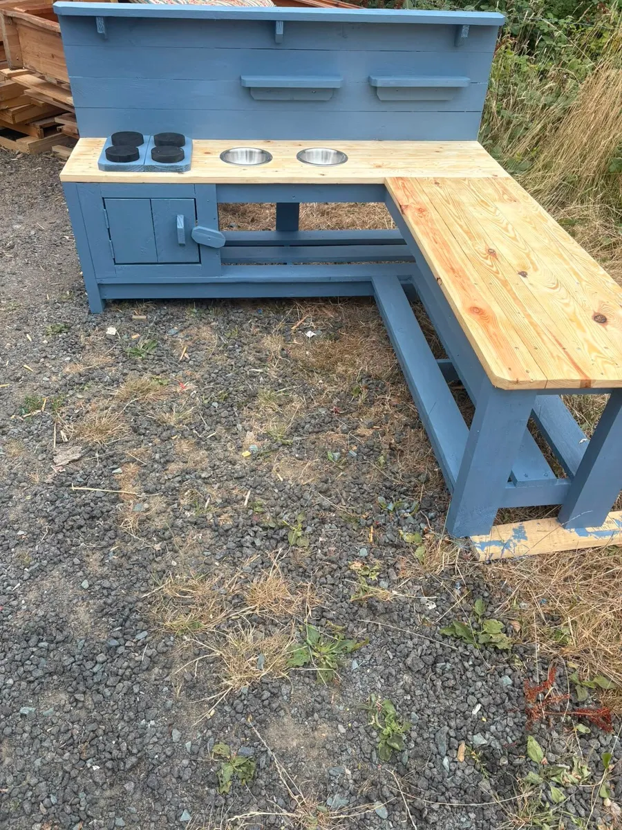Rustic mud kitchen - Image 3