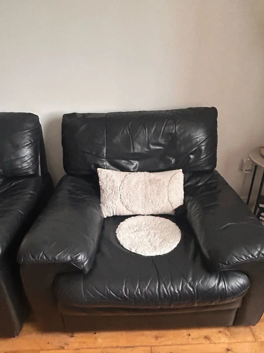 Couch - Image 4