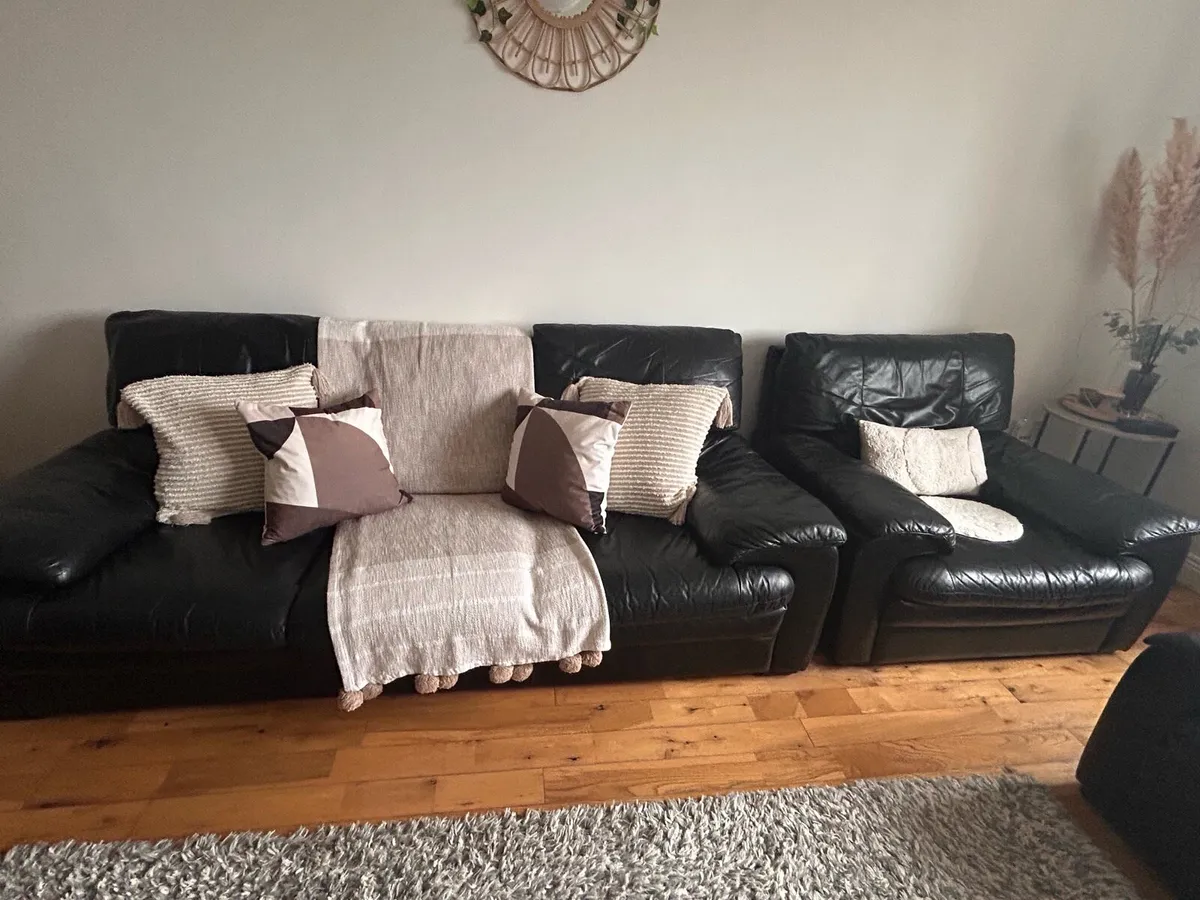 Couch - Image 2