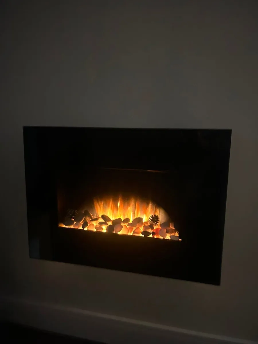 Wall mounted electric fire - Image 4
