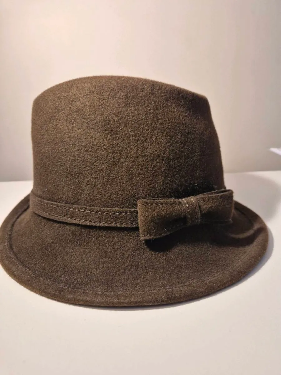 Brown Felt Cloche / Trilby Hat - Image 4