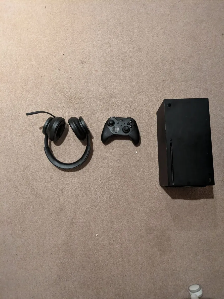 Xbox series x, pro controller and Xbox headset