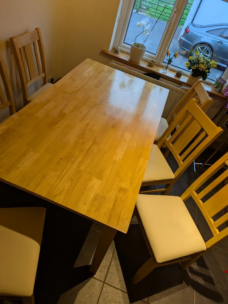 Table and chairs - Image 4