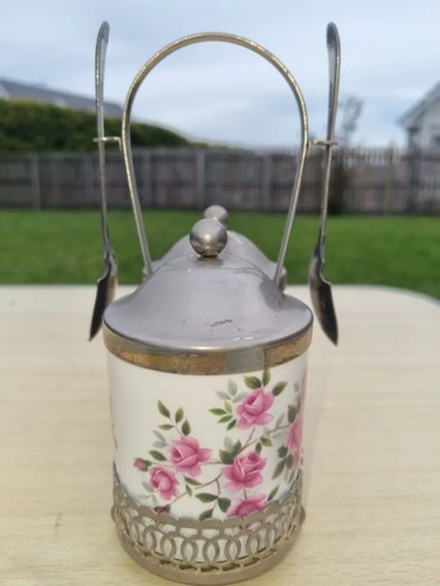 Set of two vintage porcelain sugar bowls - Image 2