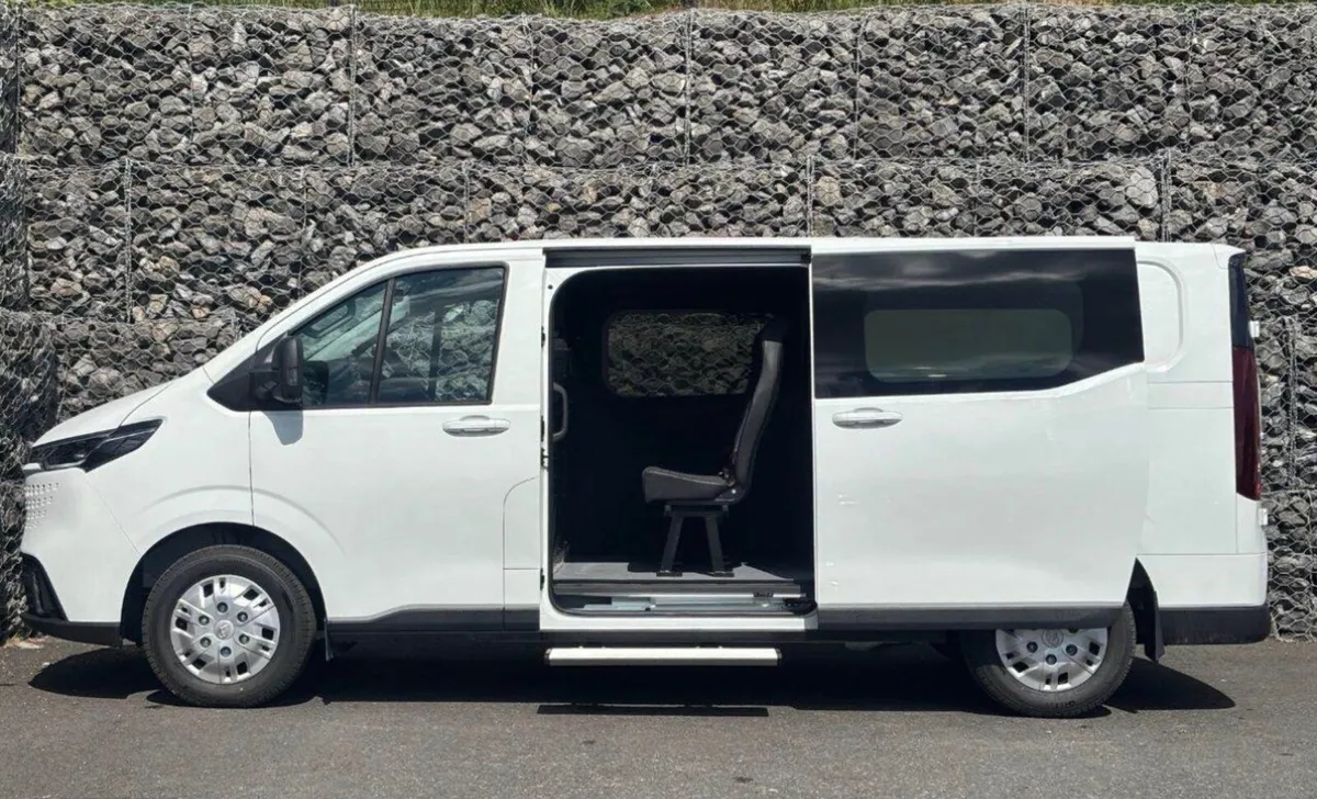 Maxus eDeliver 7 6 Seat Crewcab  77KWh - Image 3
